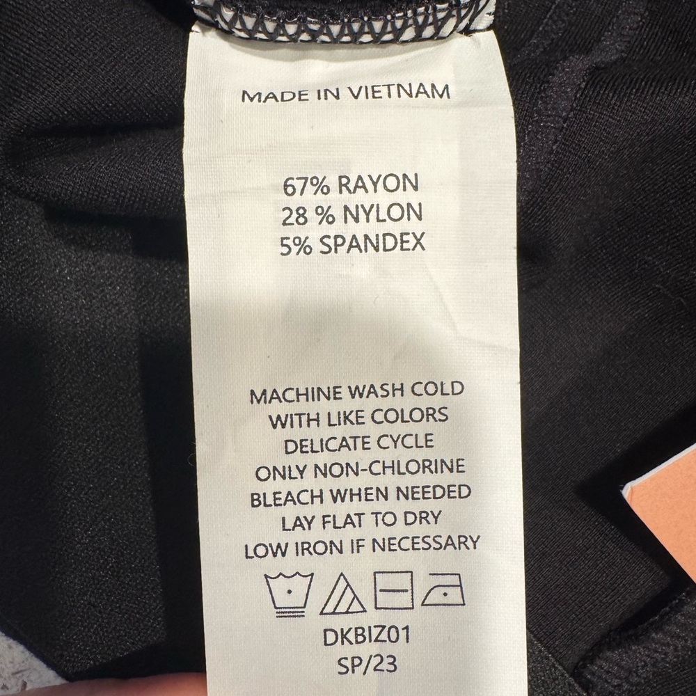 Quince Ultra-Stretch Ponte Pintuck Ankle Pants | 25” inseam | Small - Picture 9 of 9